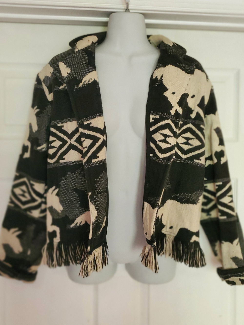 Fringe Hem Open Front Aztec Pattern Sweater Jacket - Black & Cream